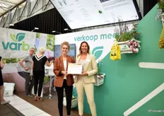 Danielle Houdijk and Linda Hoogendoor of Varb, an online platform that connects growers (sellers) and buyers (traders). They used to offer only treenursery products on their platform, but over the years, they also added bulbs and perennials. They exhibited at Plantarium for the 20th time and received an award for it. 